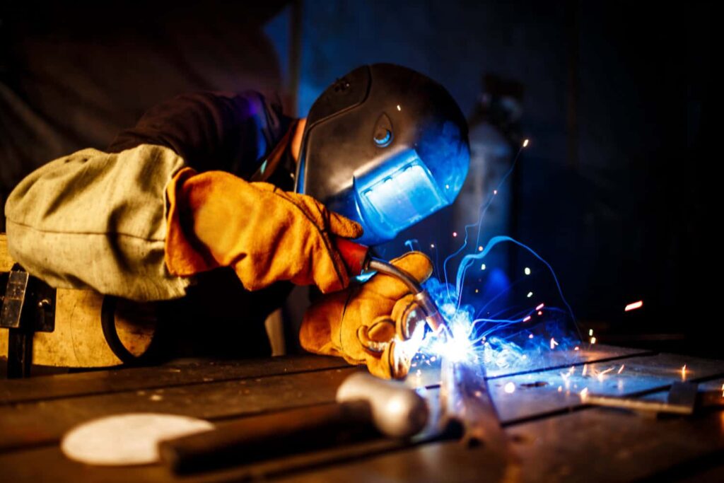 choosing auto darkening welding helmet
